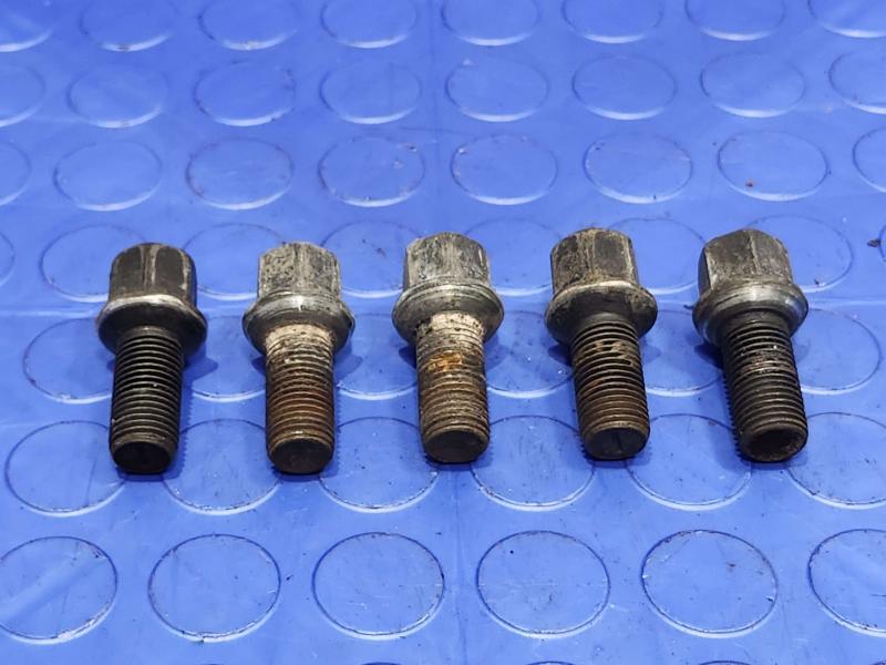 2005 Volkswagen Jetta Lug Nuts