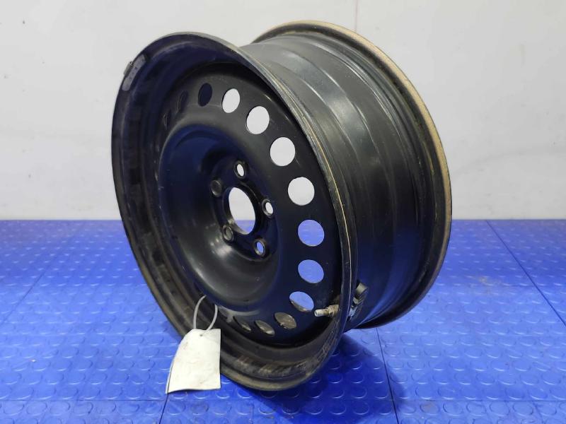 2015 Nissan Rogue Wheel