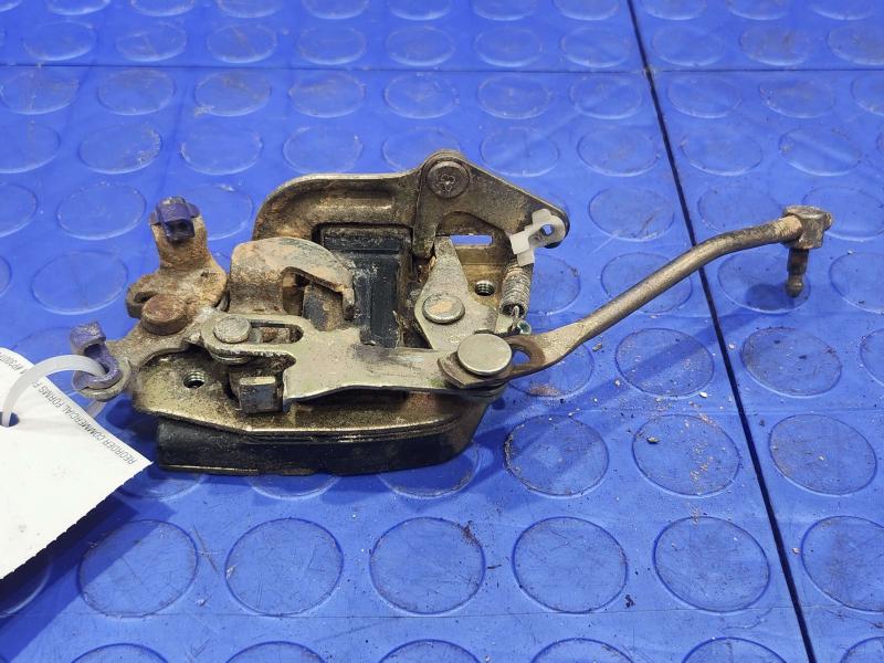 1992 Isuzu NPR Front Door Latch