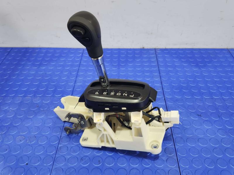 2010 Kia Rio Floor Shifter