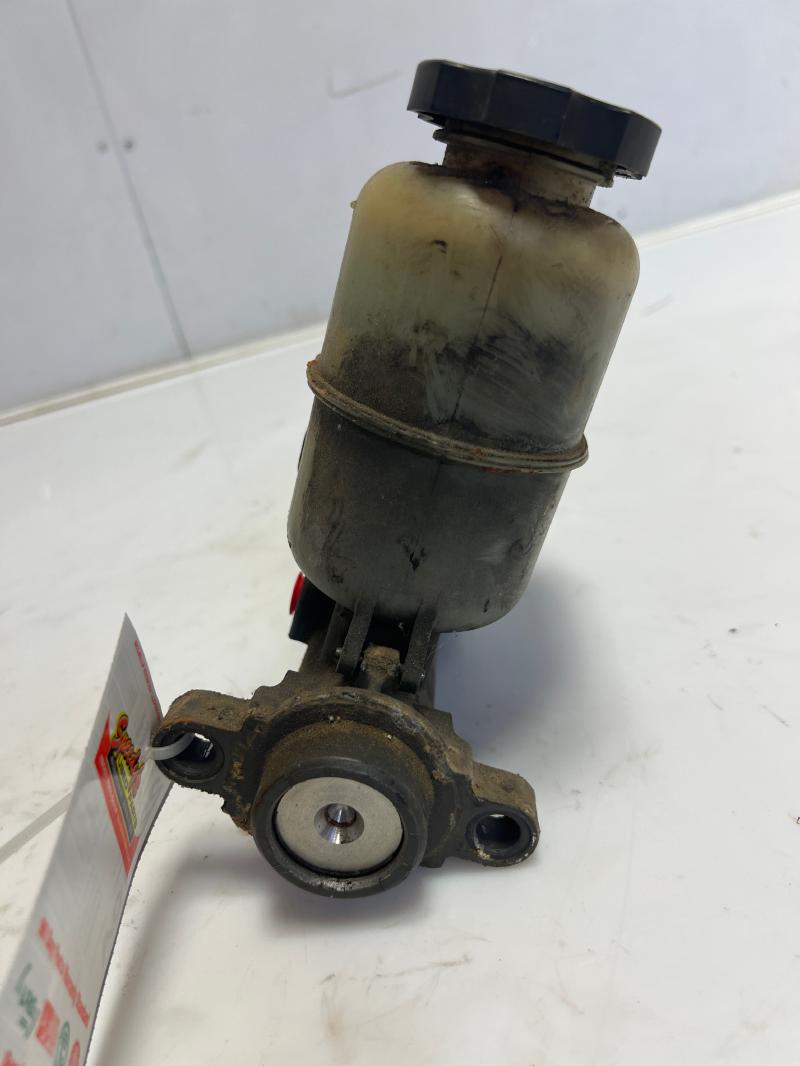 2000 Chevrolet Silverado 1500 Master Cylinder