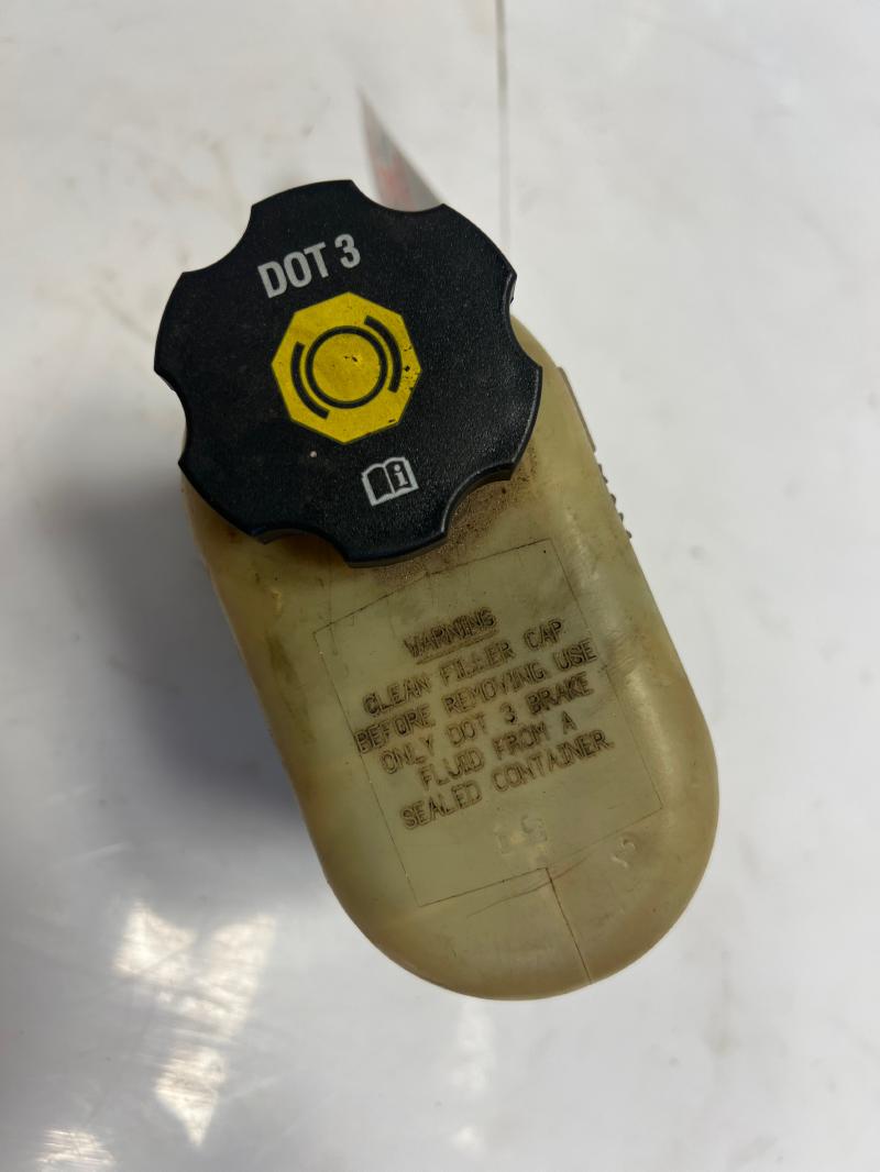 2000 Chevrolet Silverado 1500 Master Cylinder