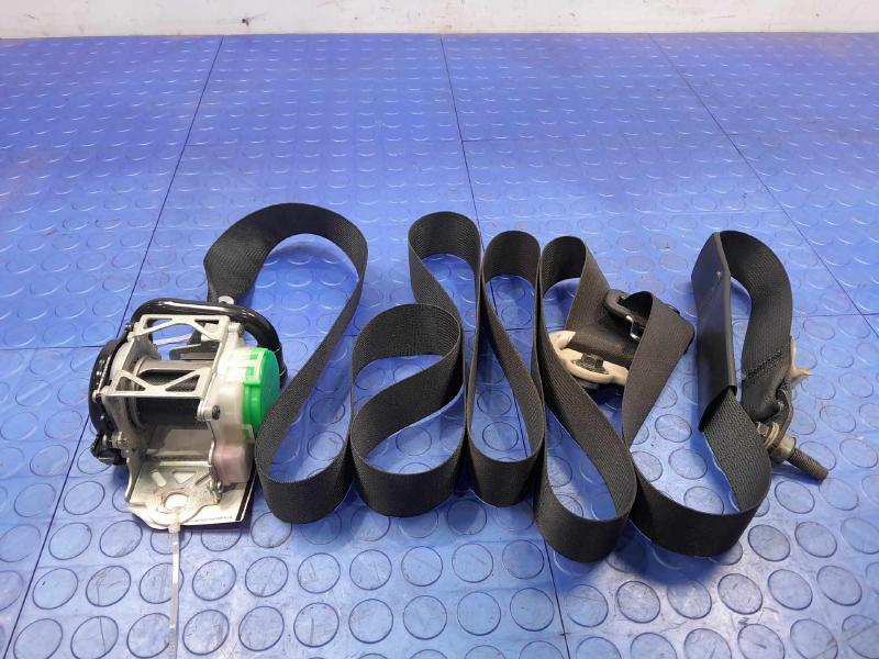 2014 Nissan Versa Front Seat Belt