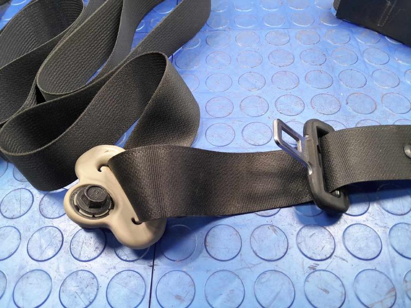 2014 Nissan Versa Front Seat Belt