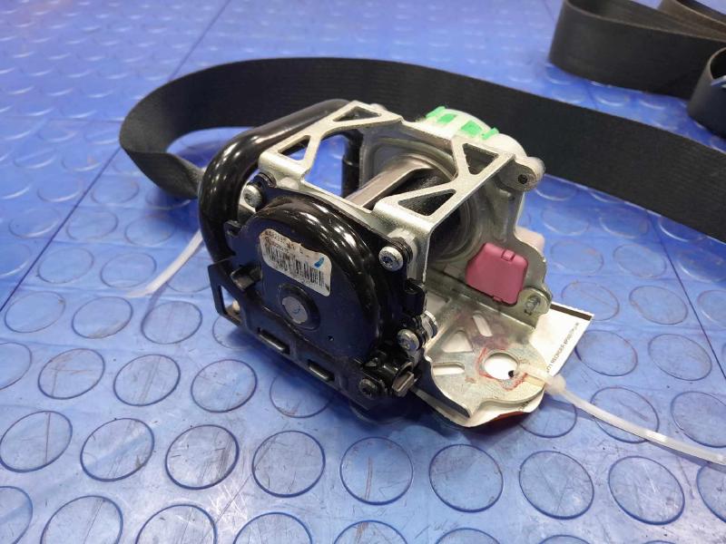 2014 Nissan Versa Front Seat Belt