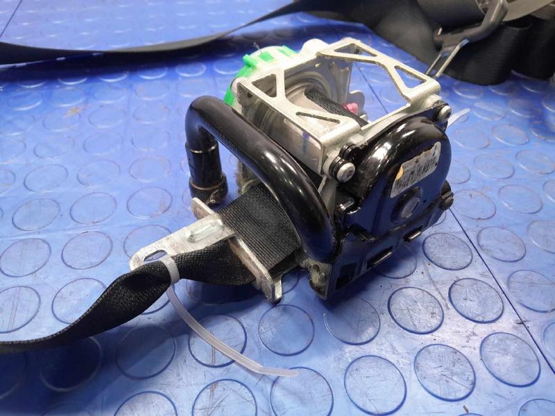 2014 Nissan Versa Front Seat Belt