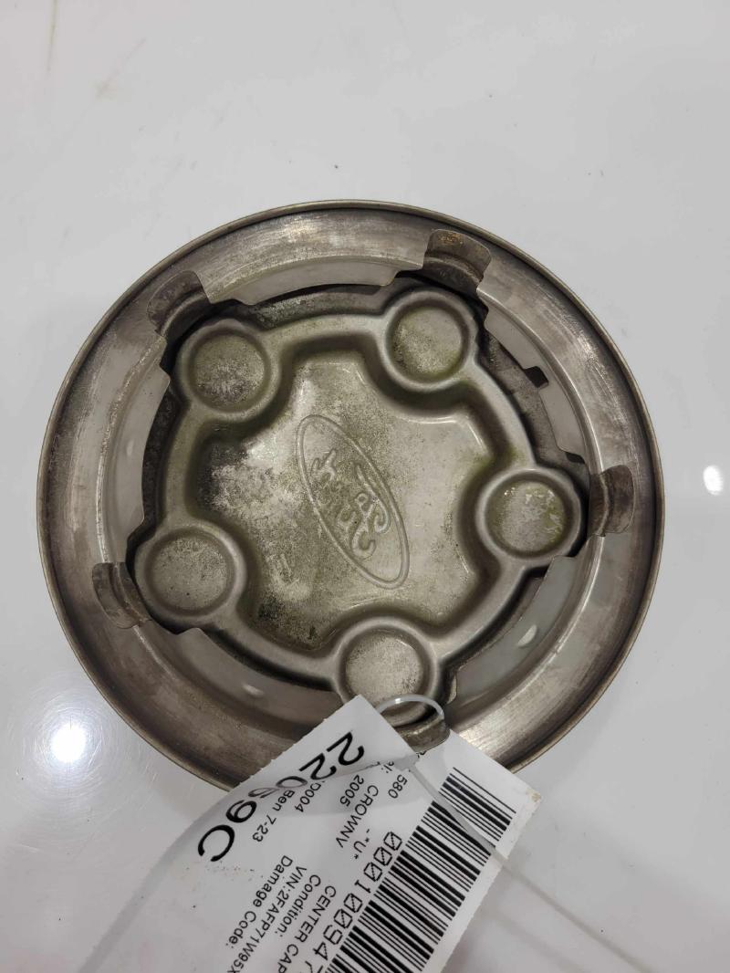 2005 Ford Crown Victoria Center Cap