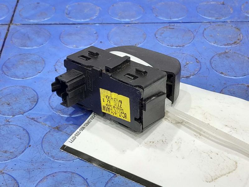 2008 Ford F-250 Super Duty Door Switch Front