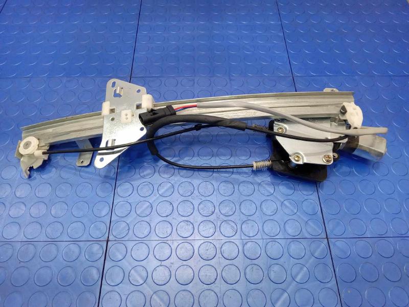 2001 Dodge Durango Front Door Regulator
