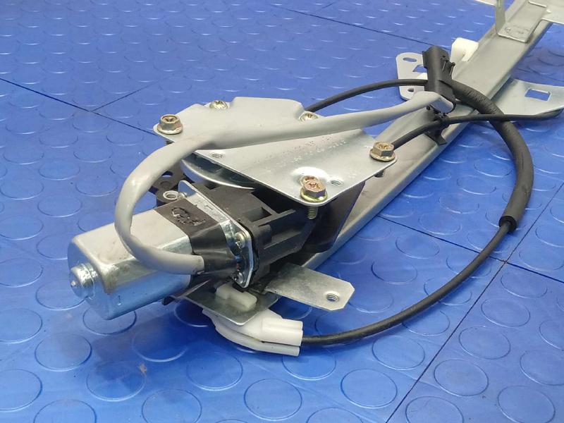 2001 Dodge Durango Front Door Regulator