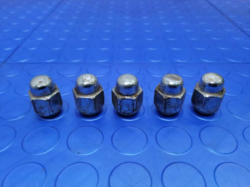 2013 Hyundai Santa Fe Lug Nuts