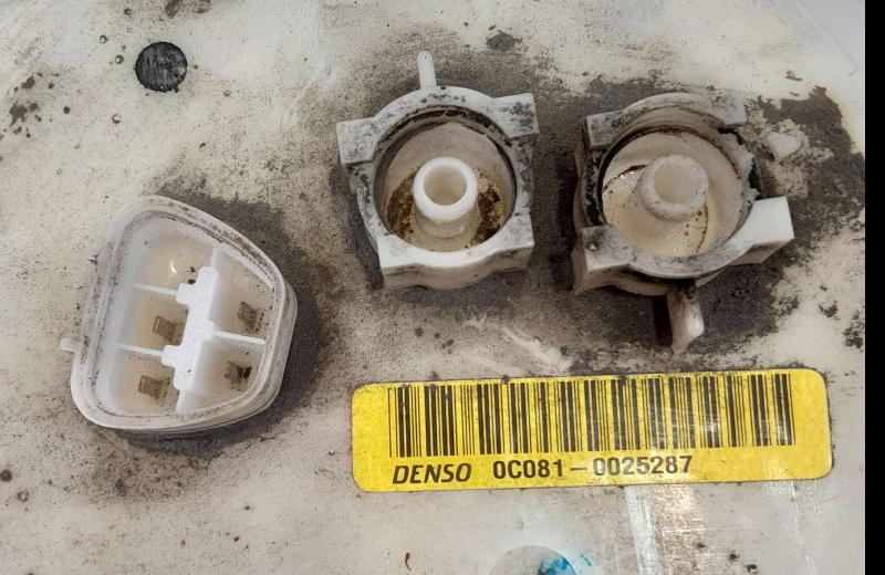 2008 - 2022 Toyota Sequoia 5.7L Fuel Pump Assembly OEM 770200C082