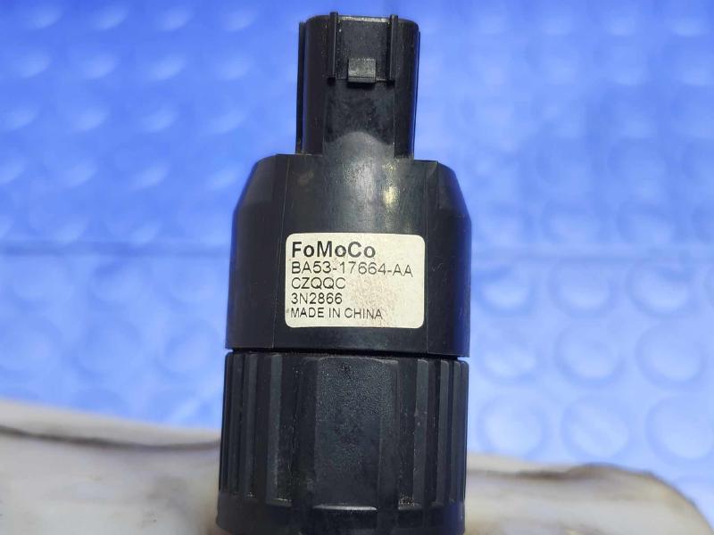 2013 Ford Taurus Washer Bottle