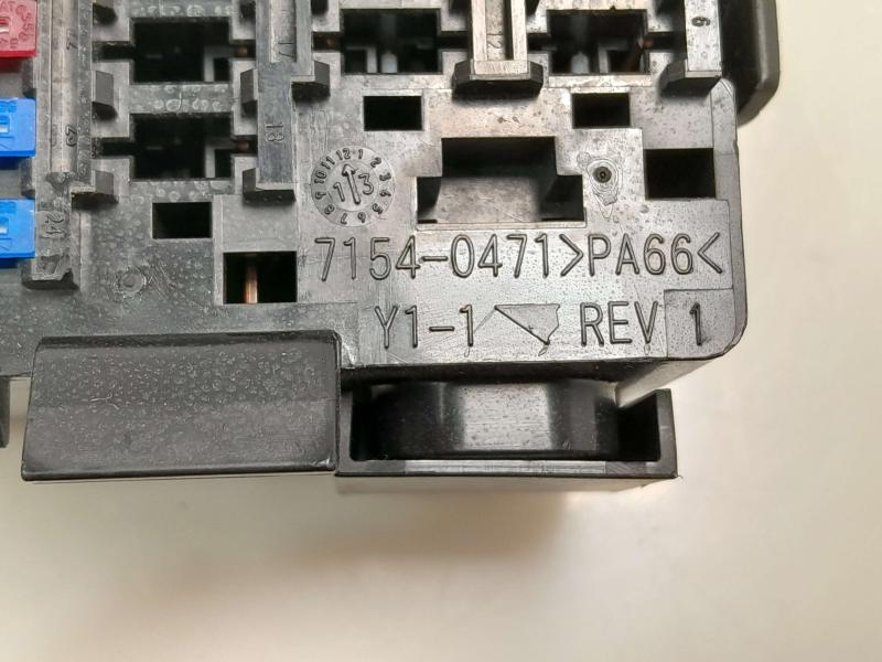 2014 Cadillac ATS Dash Mounted Fuse Box Junction Block Genunine OEM