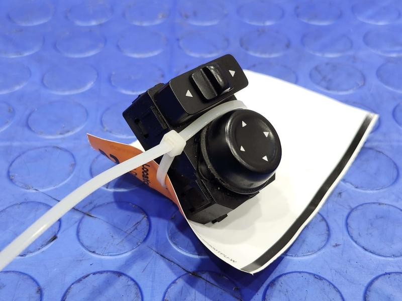 2013 Nissan Pathfinder Door Switch Front