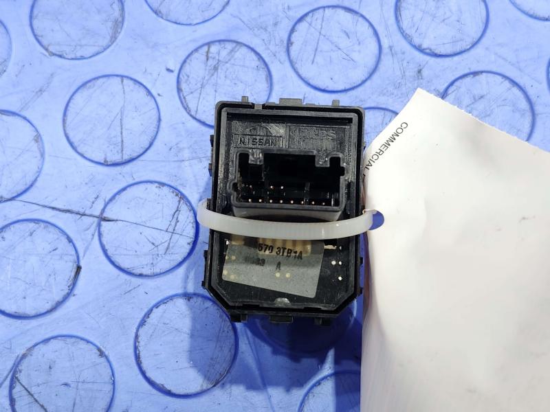 2013 Nissan Pathfinder Door Switch Front