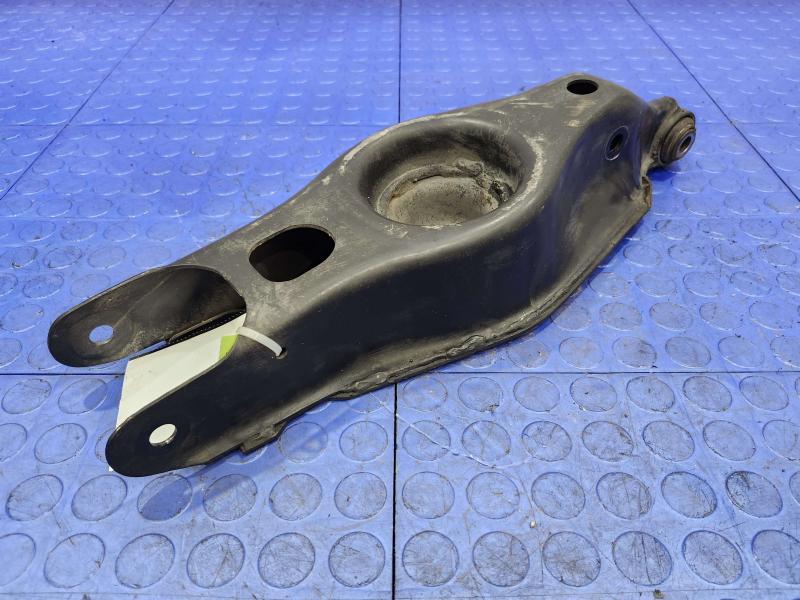 2013 Chrysler 300 Lower Control Arm Rr