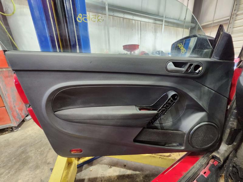 2015 Volkswagen Beetle Front Door Trim Panel