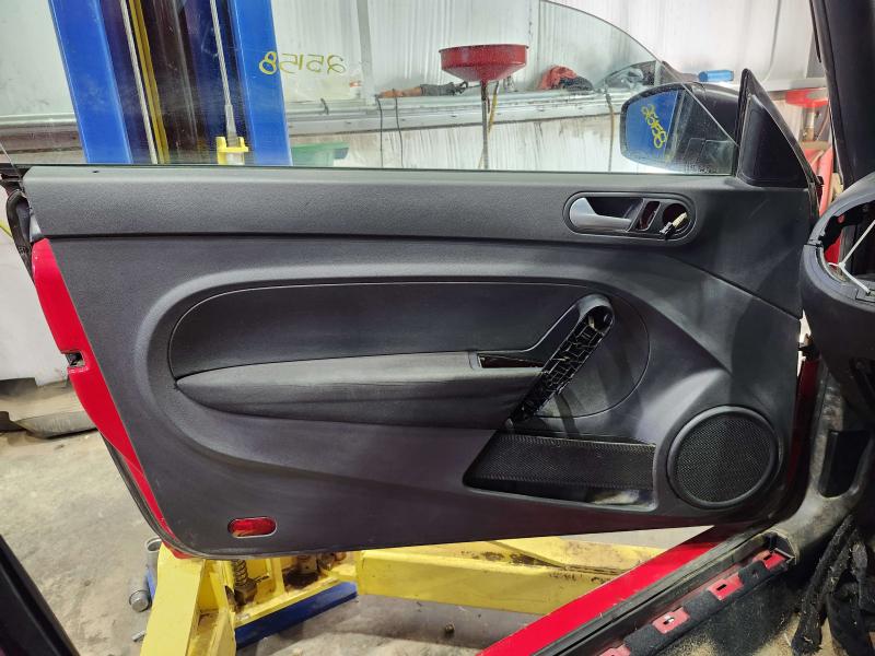 2015 Volkswagen Beetle Front Door Trim Panel