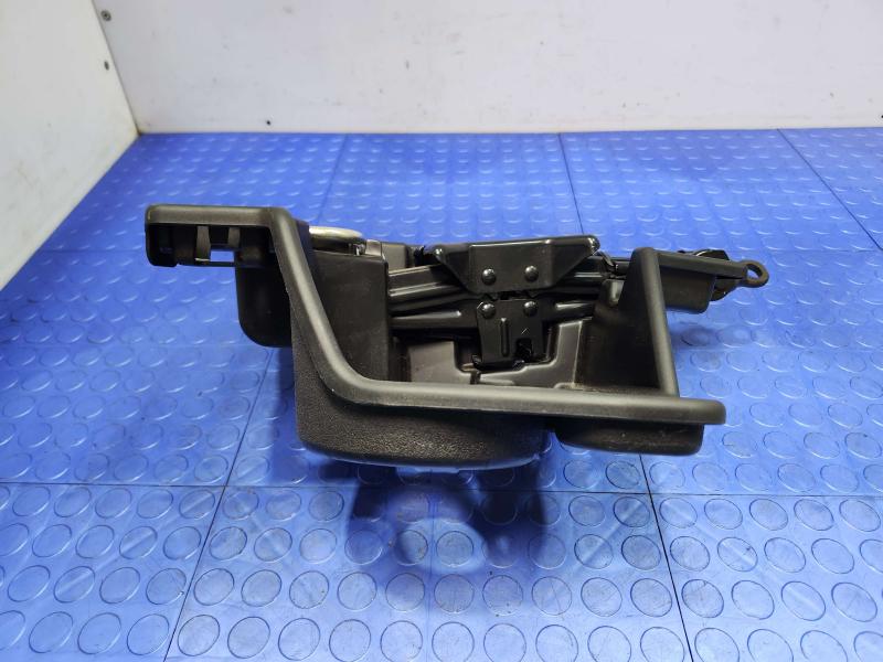 2013 Toyota Prius Jack Assembly
