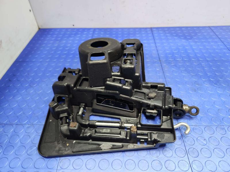 2013 Toyota Prius Jack Assembly