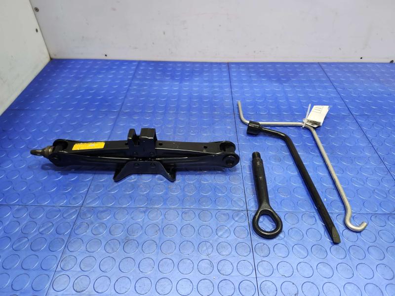 2013 Toyota Prius Jack Assembly