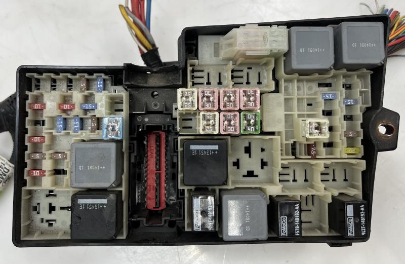 2012 - 2014 Ford Focus Engine Fuse Box / Junction Block Assembly OEM DM5T-14K733-NC