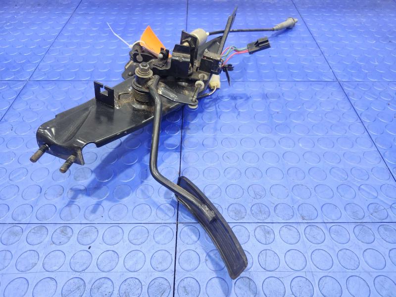 1988-1993 Isuzu NPR 3.9L Diesel Accelerator Pedal Assembly Genuine OEM