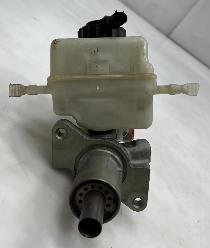 2007 BMW 328i Master Cylinder
