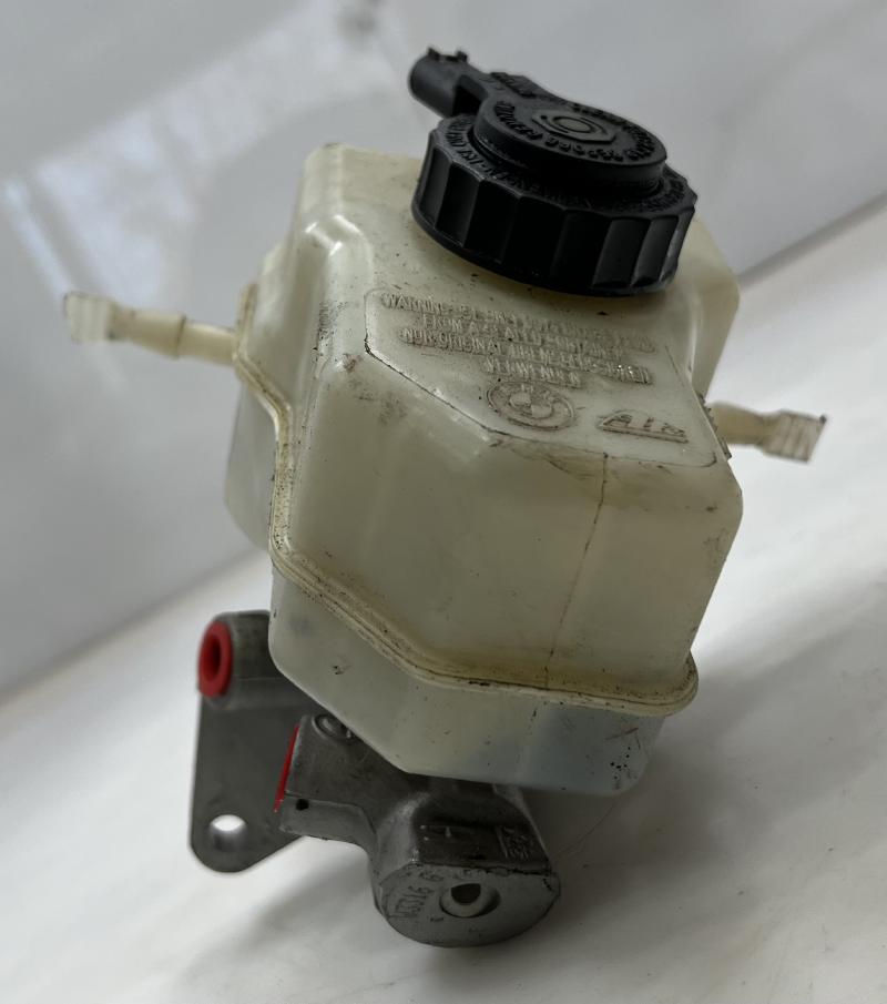 2007 BMW 328i Master Cylinder