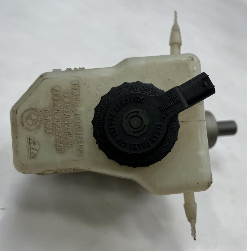 2007 BMW 328i Master Cylinder