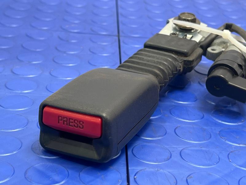 2002-2006 Honda CR-V Front Seat Belt Buckle RH Passenger Side Black OEM 04813S9AA51ZA