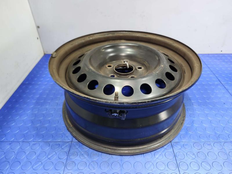 2016 Nissan Rogue Wheel