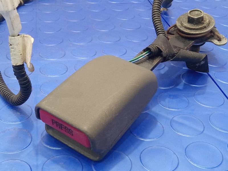 2012 Nissan NV2500 Front Seat Belt