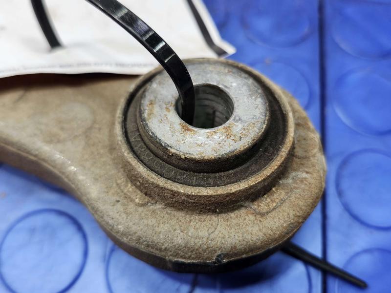 2014 Chrysler 300 Upper Control Arm Rear