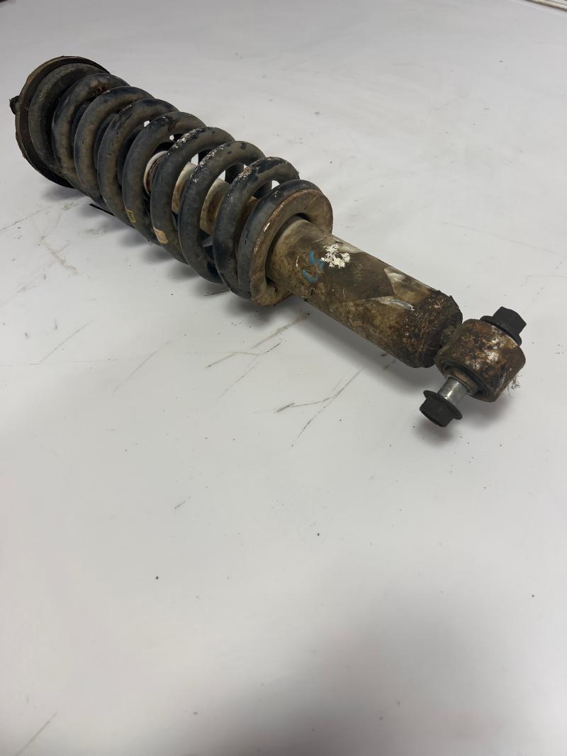 2000 - 2002 Toyota 4Runner Front Strut Assembly 4x4 ONLY LH or RH OEM 4851039585