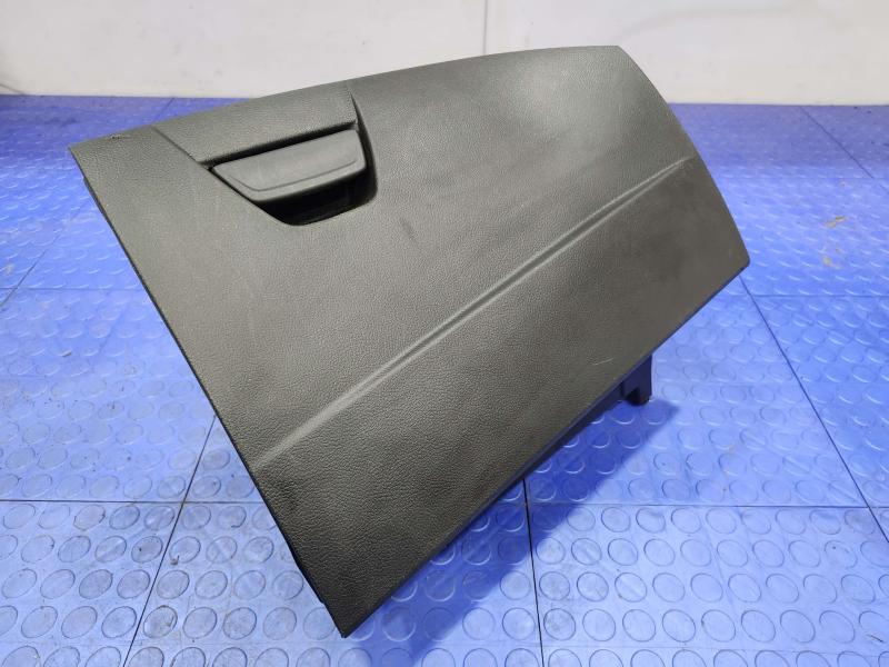 2017 Ford Focus Glove Box