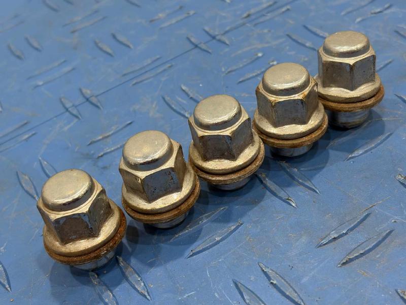 2007 Toyota RAV4 Lug Nuts