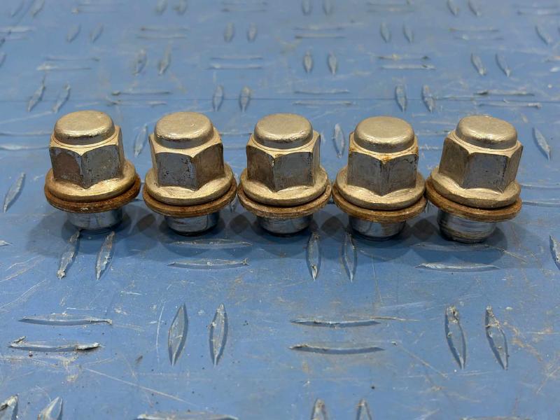 2007 Toyota RAV4 Lug Nuts