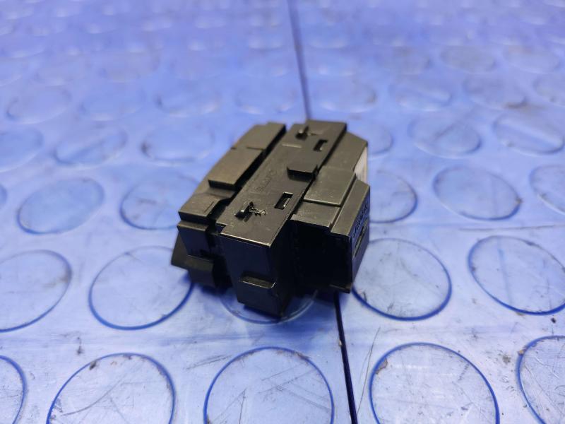 2013 Cadillac ATS Driver Door Lock Control Switch Genuine OEM 22926382