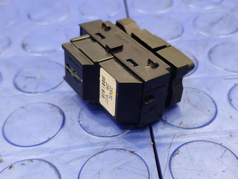 2013 Cadillac ATS Driver Door Lock Control Switch Genuine OEM 22926382