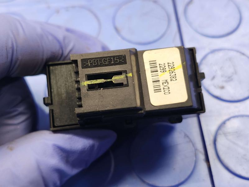 2013 Cadillac ATS Driver Door Lock Control Switch Genuine OEM 22926382