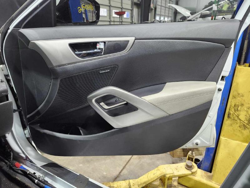 2012 Hyundai Veloster Front Door Trim Panel Right Passenger Side Black/Gray OEM 823082V060YGY,RH