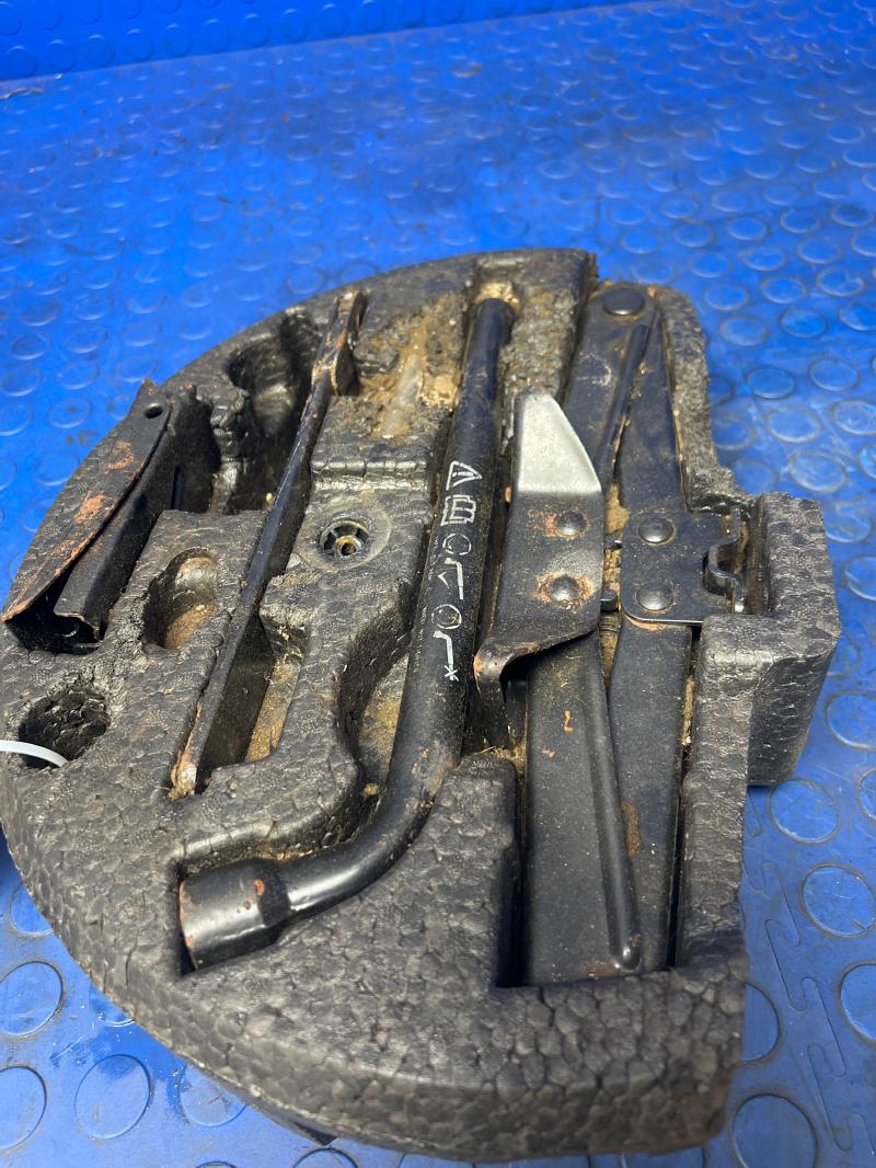 1997 Jaguar XK8 Jack Assembly