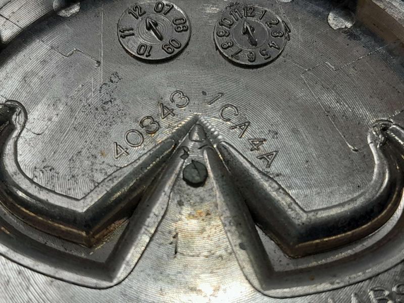 2013 Infiniti FX35 Center Cap