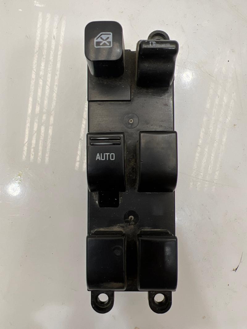 2000 - 2004 Nissan Xterra Master Window Switch Assembly OEM 254019E000