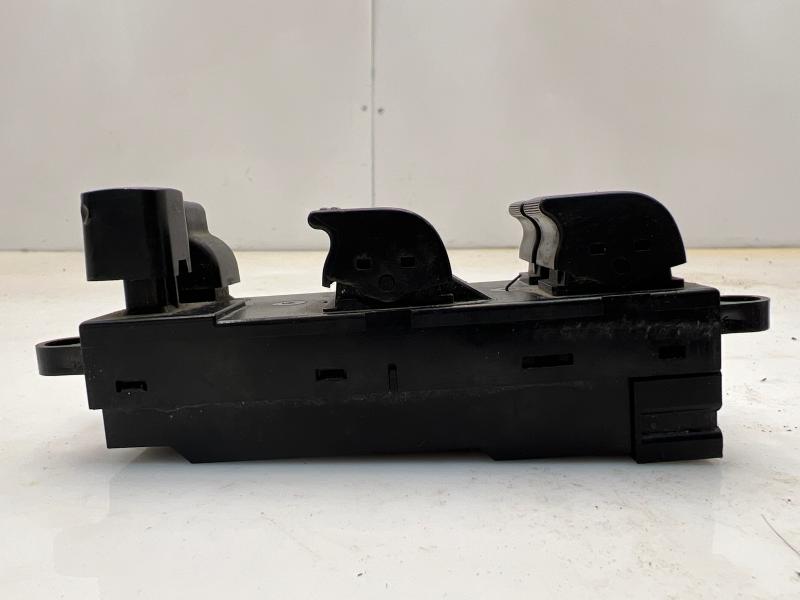 2000 - 2004 Nissan Xterra Master Window Switch Assembly OEM 254019E000
