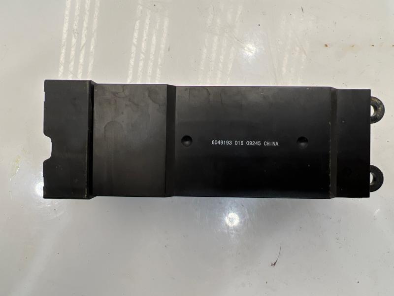 2000 - 2004 Nissan Xterra Master Window Switch Assembly OEM 254019E000