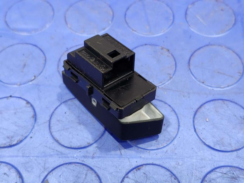 2016-2022 Volkswagen Passat Driver Door Lock Control Switch OEM 561962125CWHS