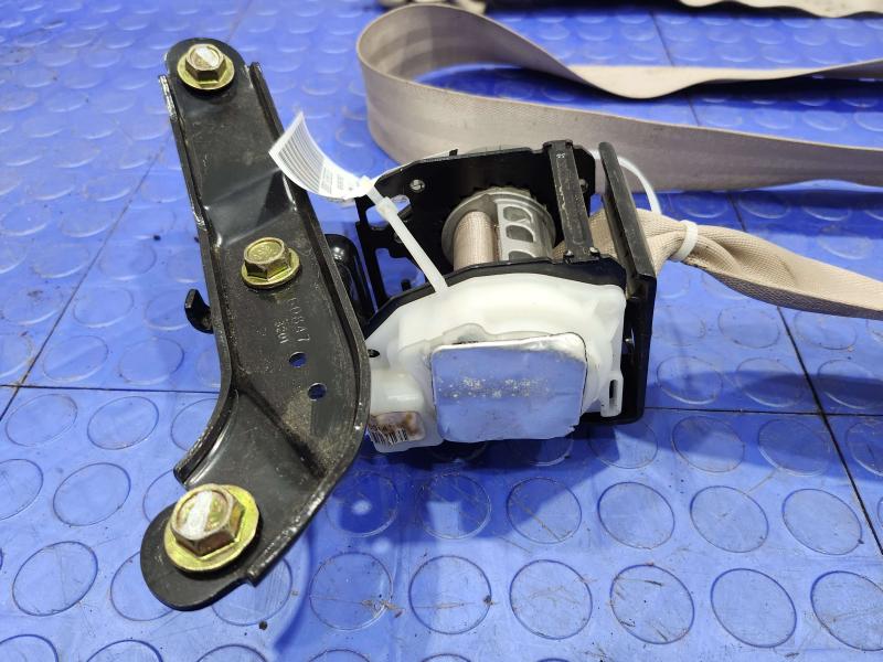2003 Subaru Legacy Rear Seat Belt